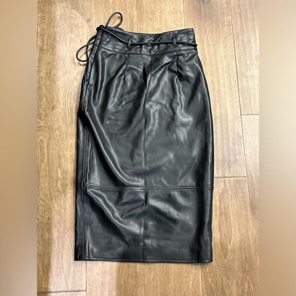 Elie Tahari Black vegan Leather Pencil Skirt - Sleek Work & Evening Skirt 2